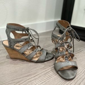 REPORT Heels in Gray Leather | Size 9